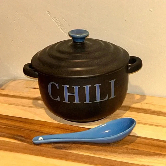 Ceramic Chili Pot with Lid and Spoon. Blue and White. Holds 24 oz. Brand New!! - Picture 4 of 9